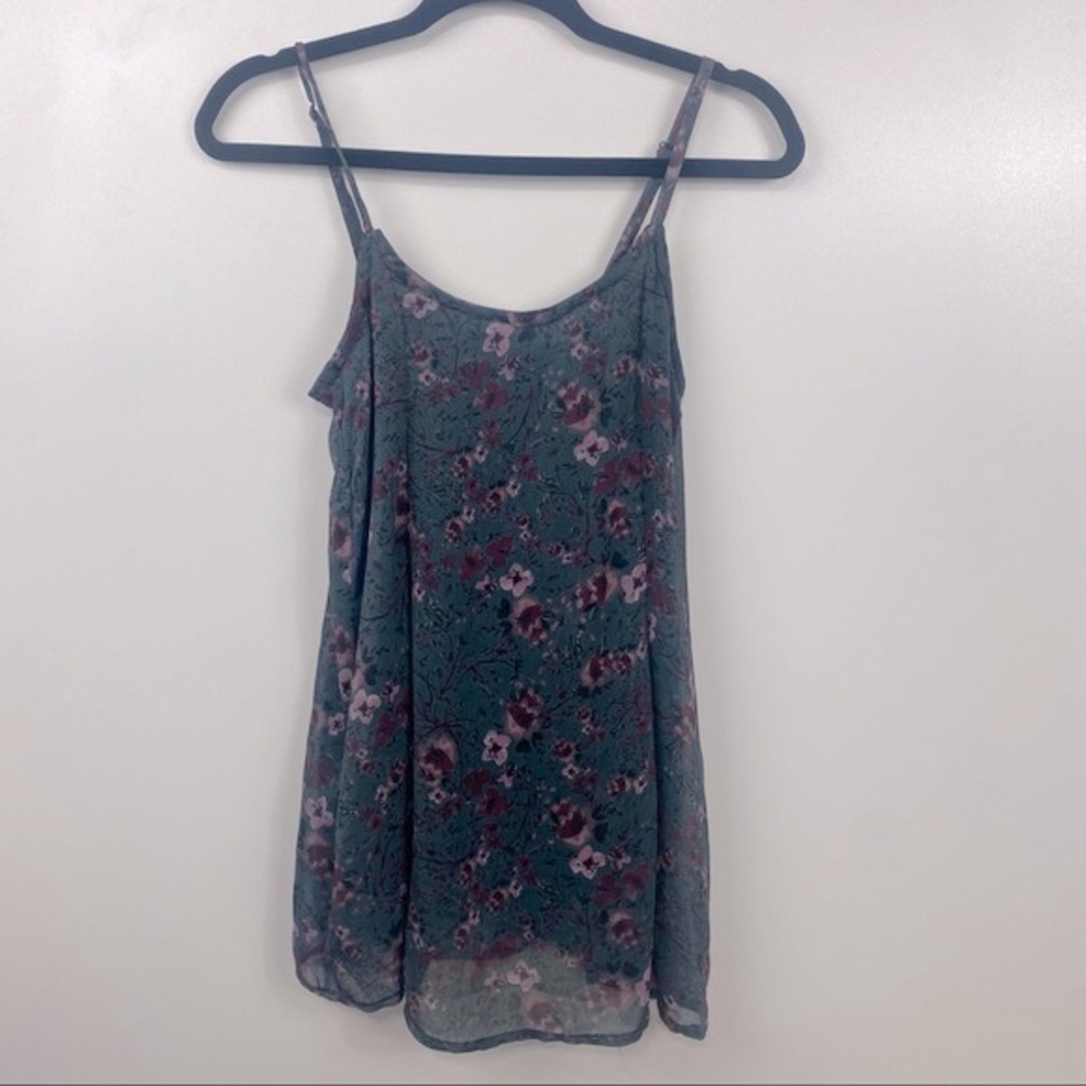 Brandy Melville Top Layered Floral Size One Size
